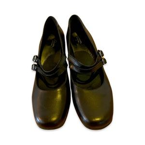New Clarks black leather Mary Janes size 10